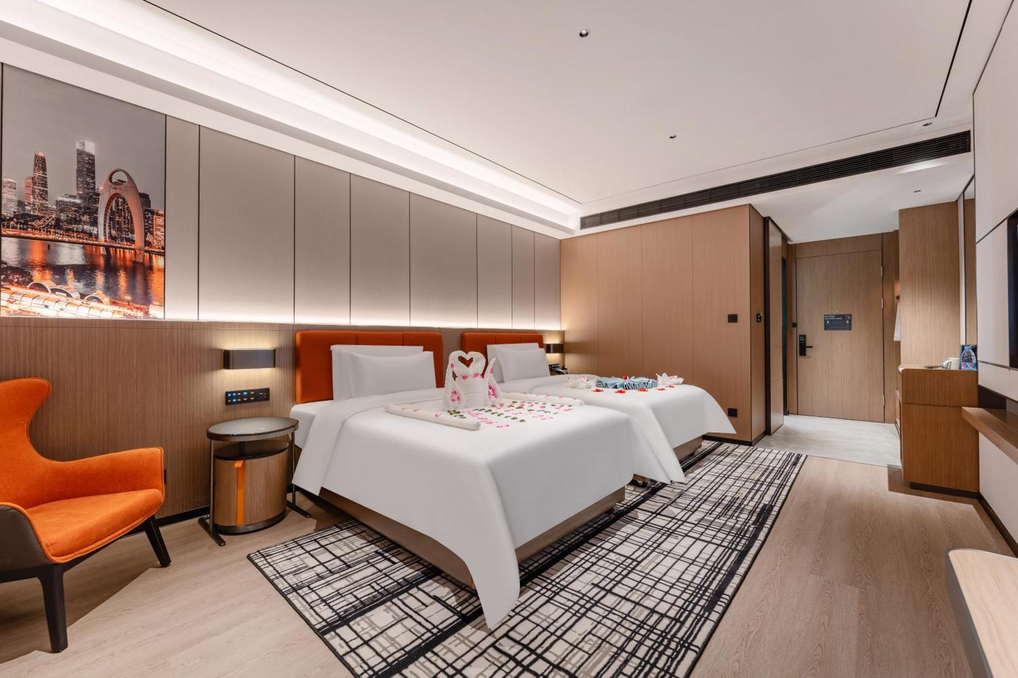 Liang Fan Holiday Inn Guangzhou Exterior photo
