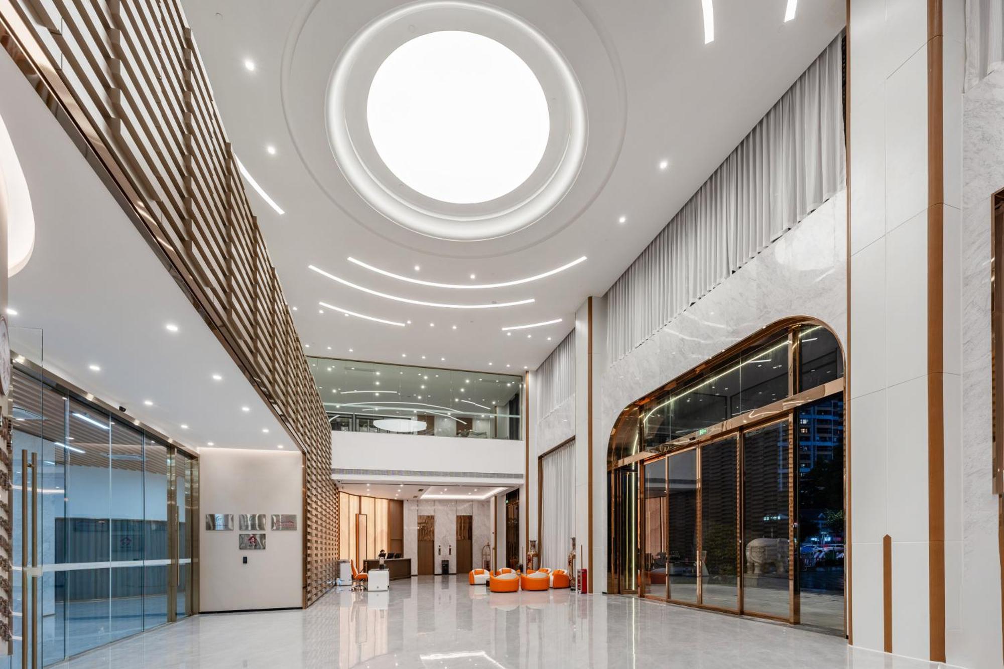 Liang Fan Holiday Inn Guangzhou Exterior photo