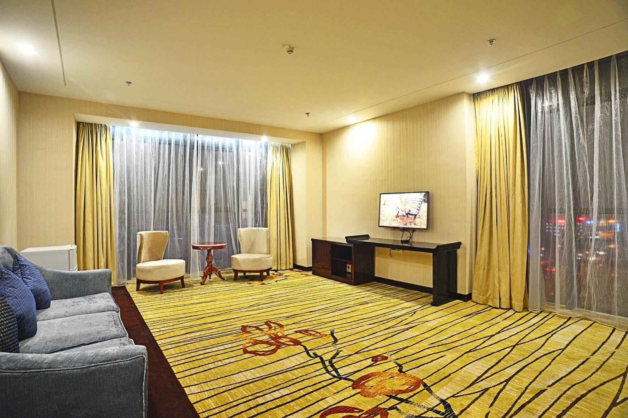 Liang Fan Holiday Inn Guangzhou Exterior photo